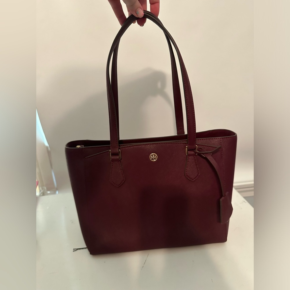 Tory Burch Magnet front tote